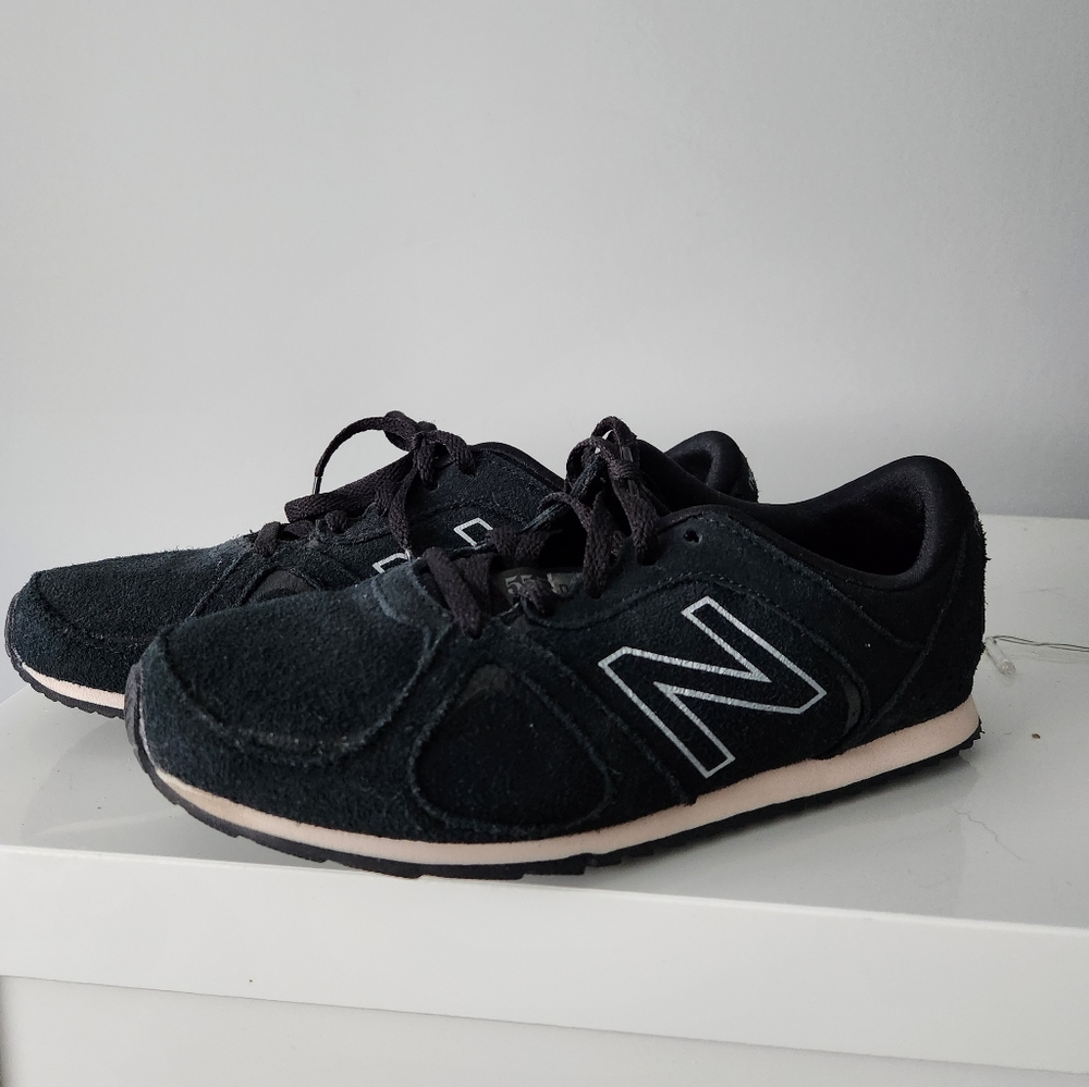 womens new balance 555 shoes. Size us 6.5